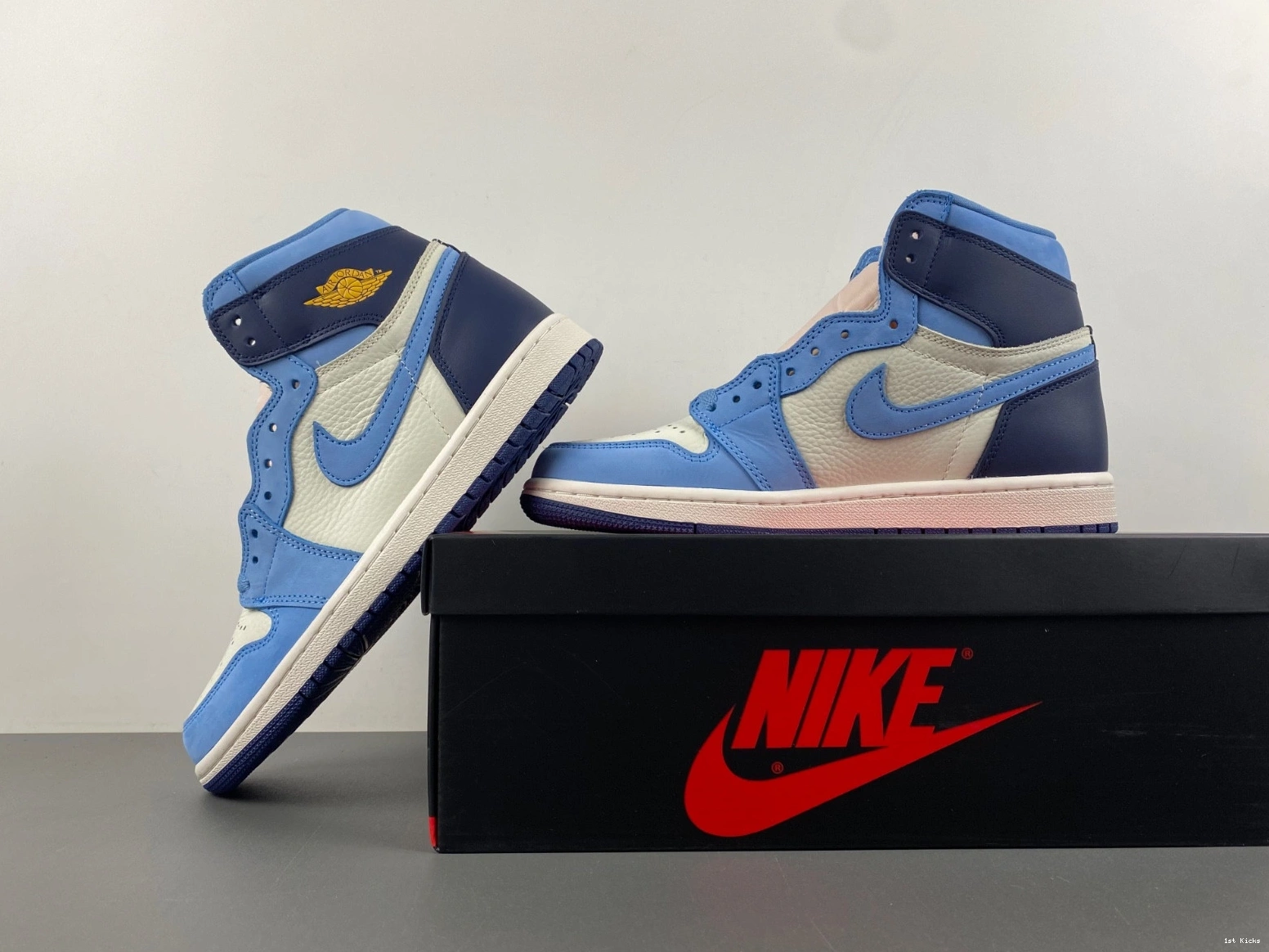 First Flight Air 1 in FD2596-400 Jordan High OG 1101